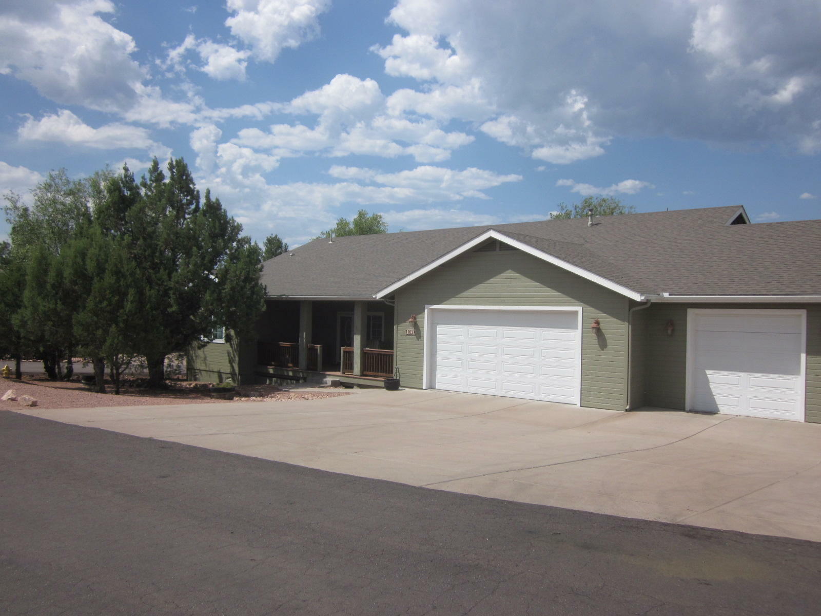 Property Photo:  1102 N Camelot Drive  AZ 85541 