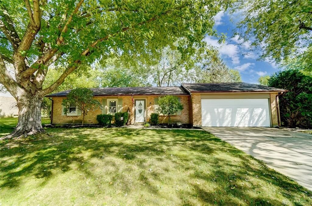 Property Photo: 830 Southview Drive OH 45322