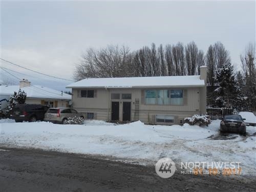 Property Photo: 491 7th NE WA 98802