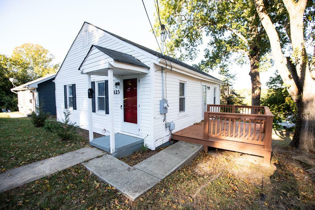 Property Photo:  123 S Bridge St  VA 23901 