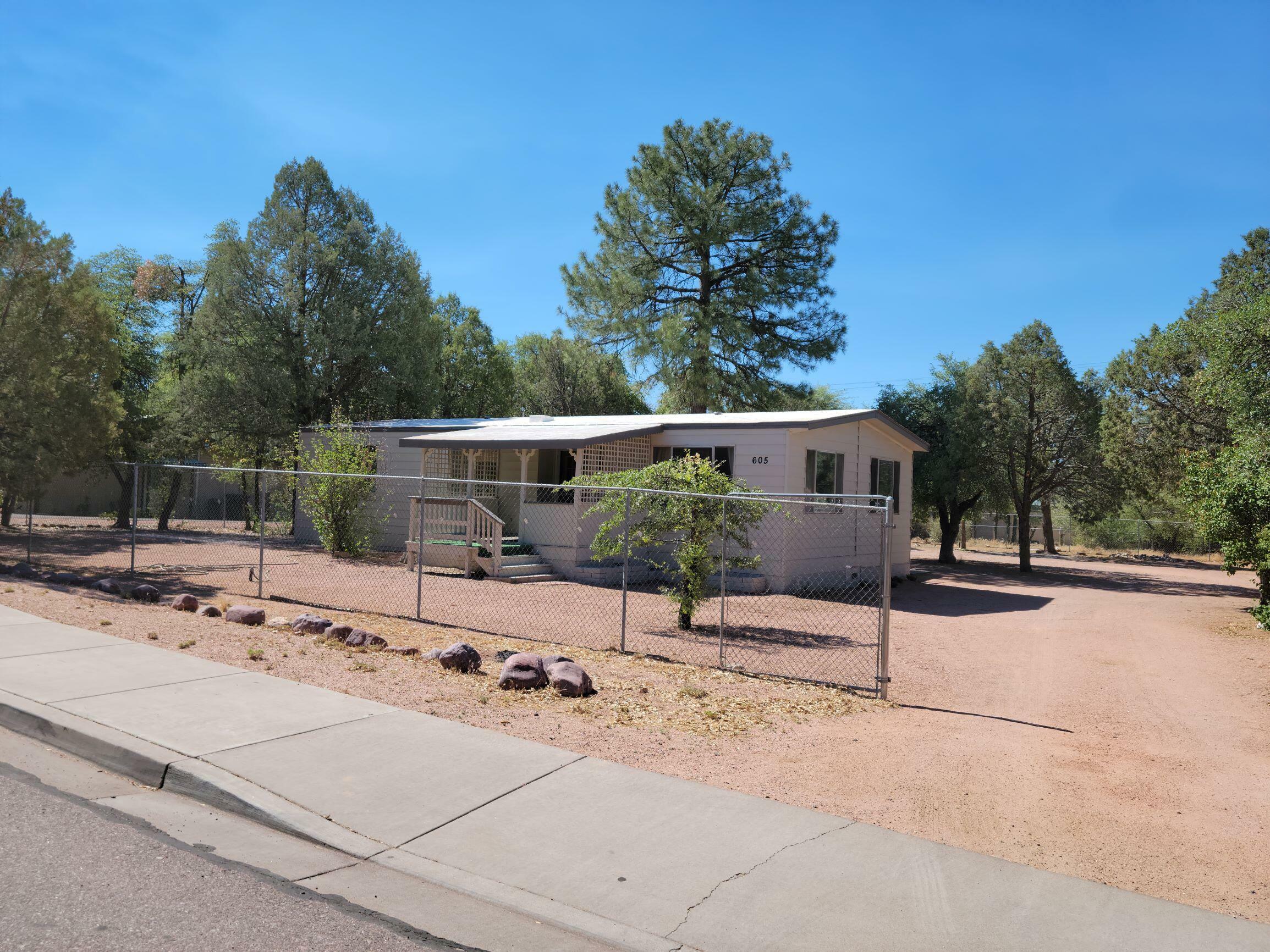 Property Photo:  605 E Bonita Street  AZ 85541 