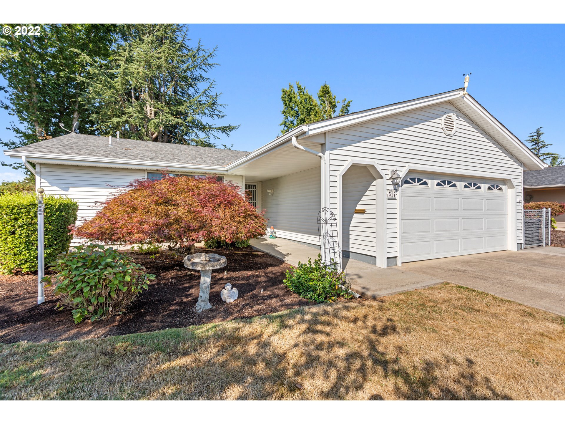 Property Photo: 517 W Clackamas Cir OR 97071