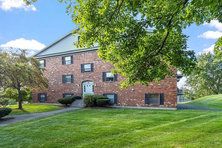 Property Photo:  2 Bristol Court 362  NH 03038 