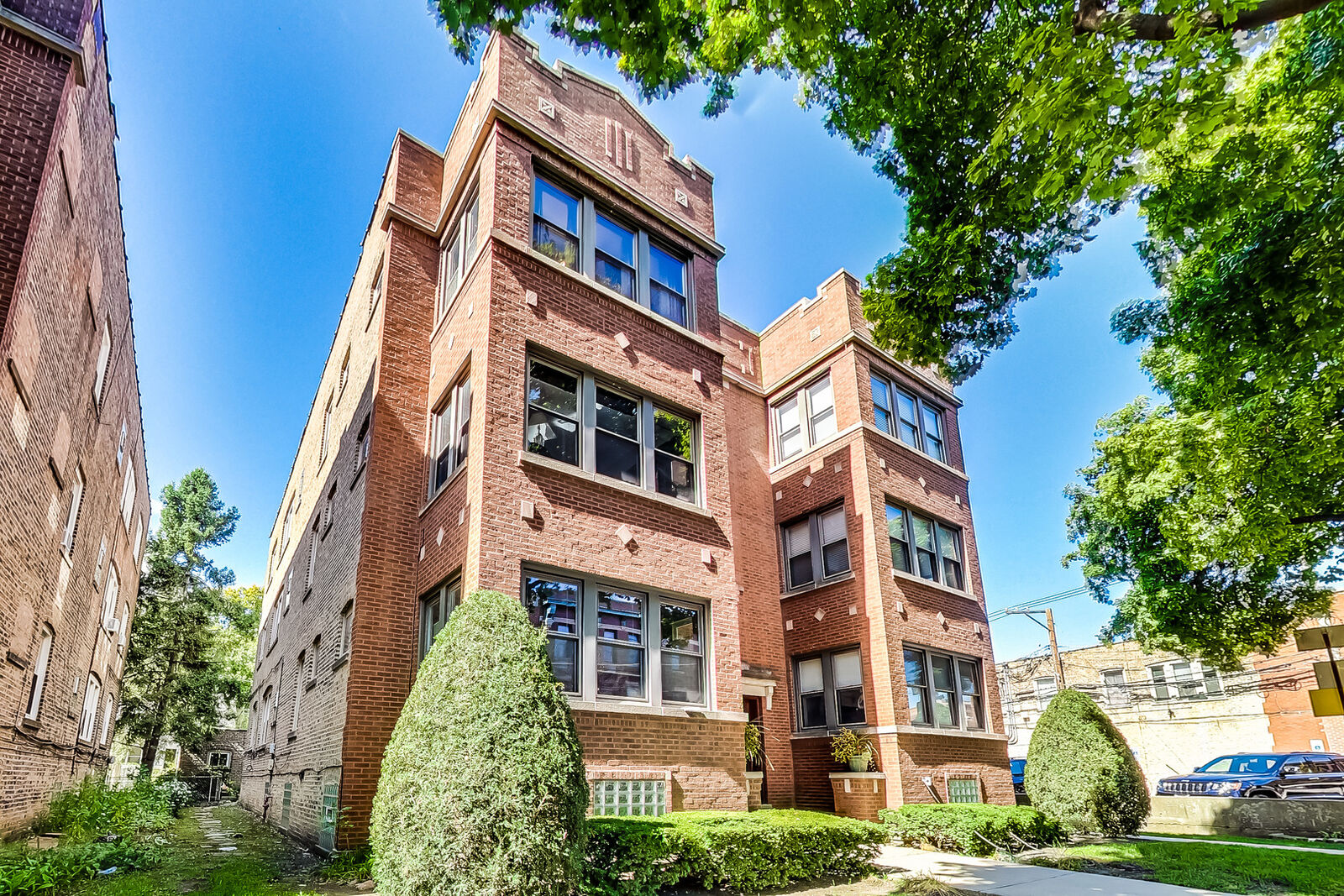Property Photo: 3934 N Monticello Avenue 3S IL 60618
