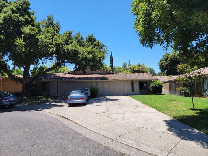 5623 5625 Blackoak Court  Stockton CA 95207 photo