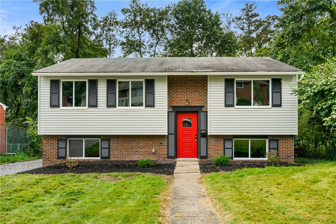 Property Photo: 342 Kohlman Dr PA 15214