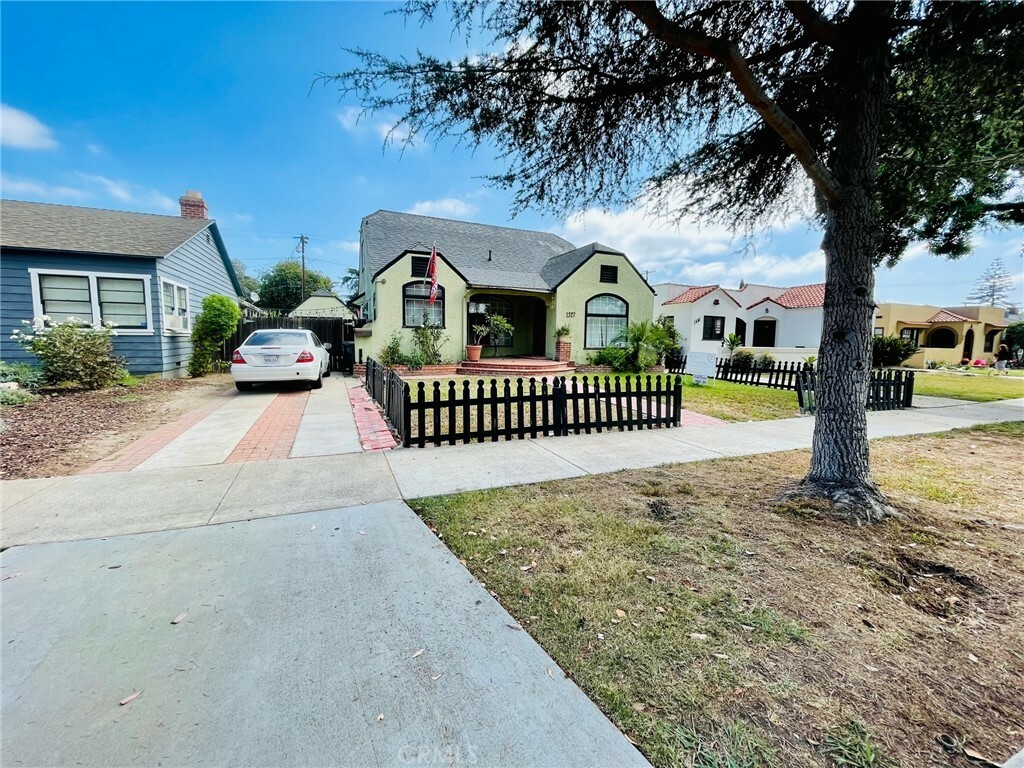 Property Photo:  1327 S Birch Street  CA 92707 