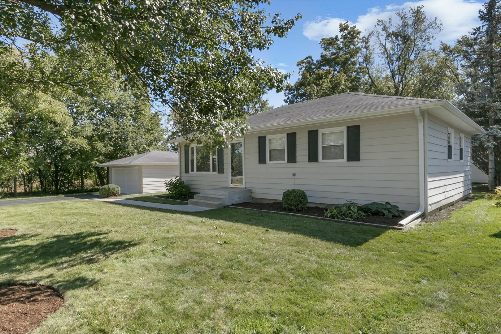 Property Photo:  916 W Blodgett Avenue  IL 60044 