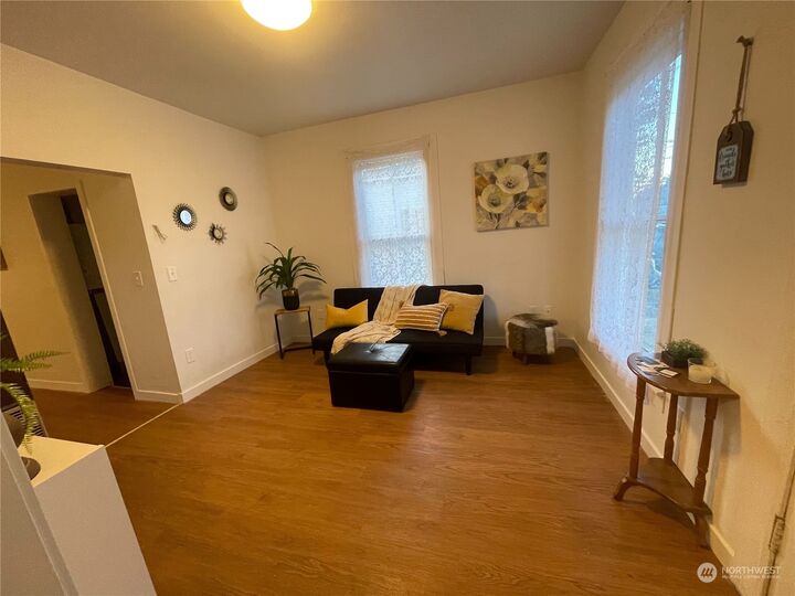 Property Photo:  1008 E Hazel Avenue  WA 98233 