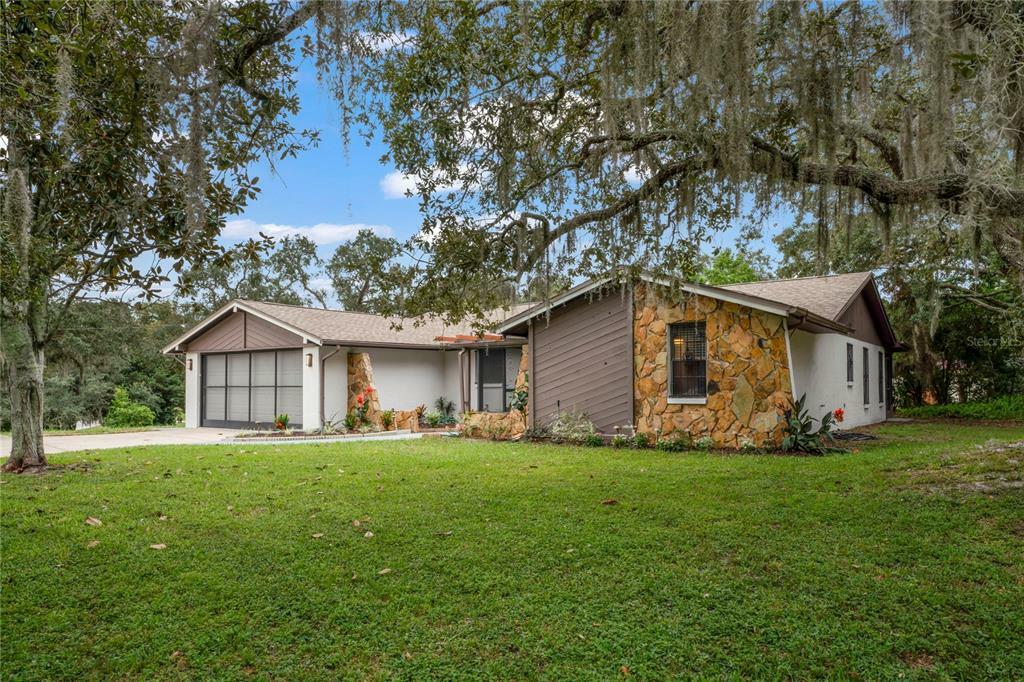 Property Photo:  18831 Maple Leaf Drive  FL 34667 