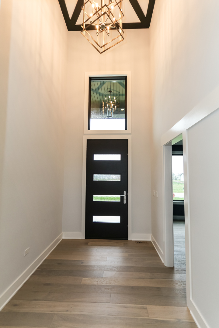 Property Photo: 11 Pinnacle Court IL 60565