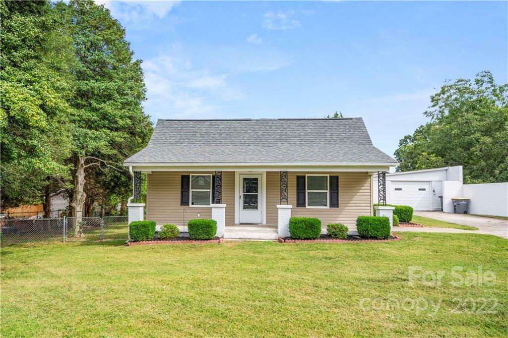 Property Photo:  1208 Laura Avenue  NC 28083 