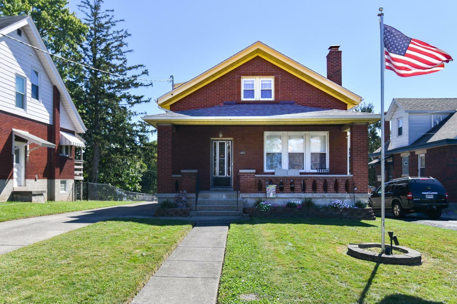 Property Photo: 4425 Grove Ave OH 45211