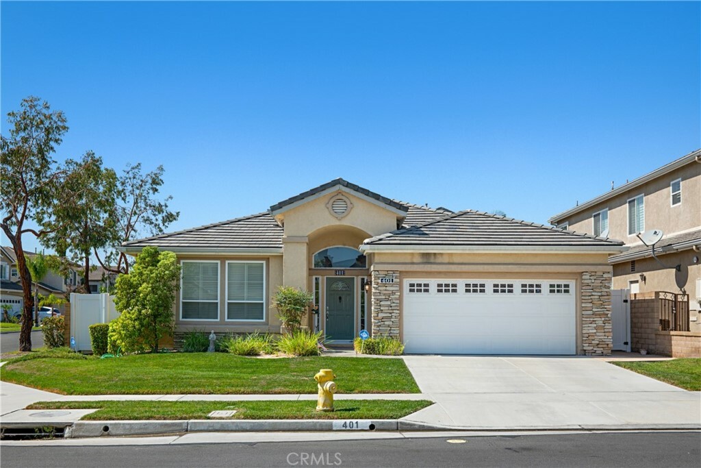 Property Photo:  401 Rodarte Place  CA 92870 