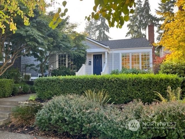 Property Photo:  2057 McGilvra Boulevard E  WA 98112 