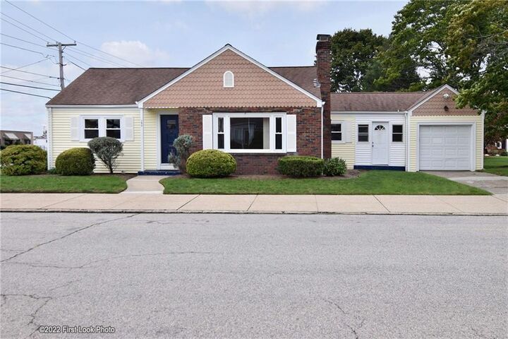 40 Maplewood Dr  Pawtucket RI 02861 photo