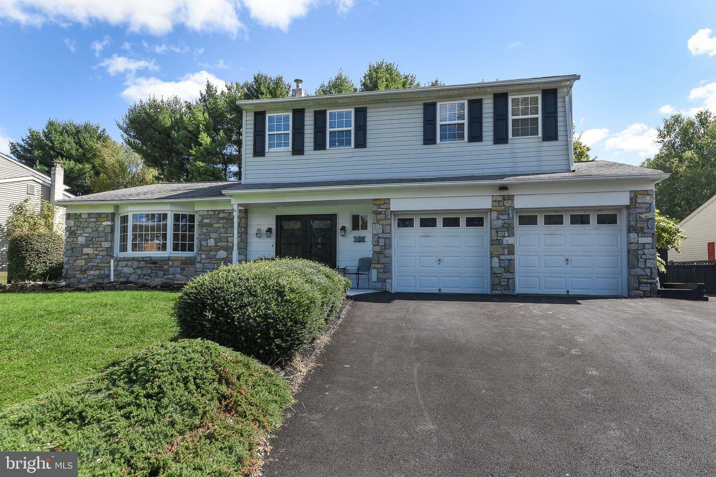 Property Photo:  127 Lark Drive  PA 18966 