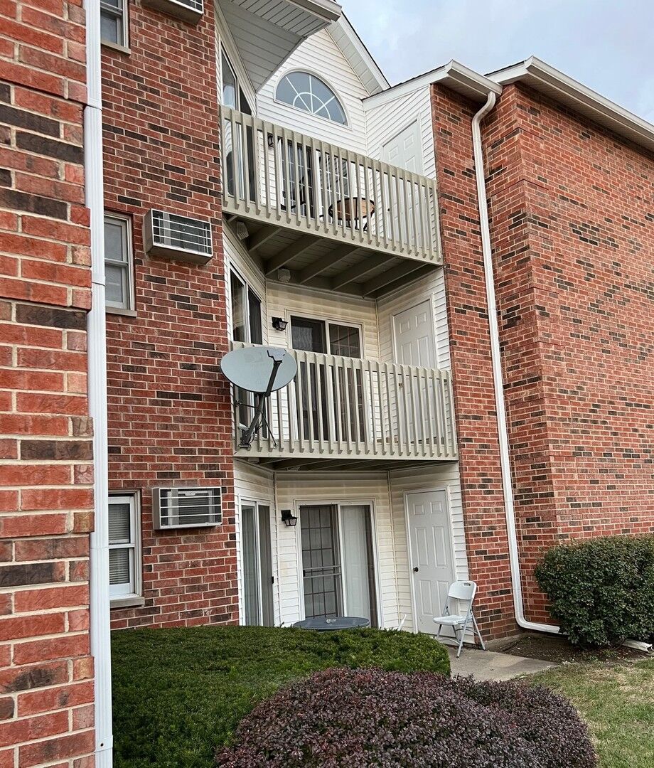 Property Photo: 1330 Cunat Court 2G IL 60156
