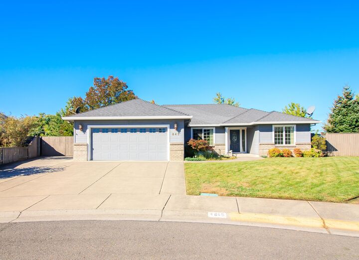 845 Meadowbrook Drive  Central Point OR 97502 photo