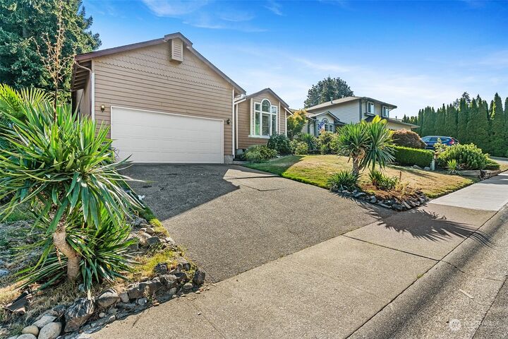 Property Photo: 1825 SW 323rd Street WA 98023