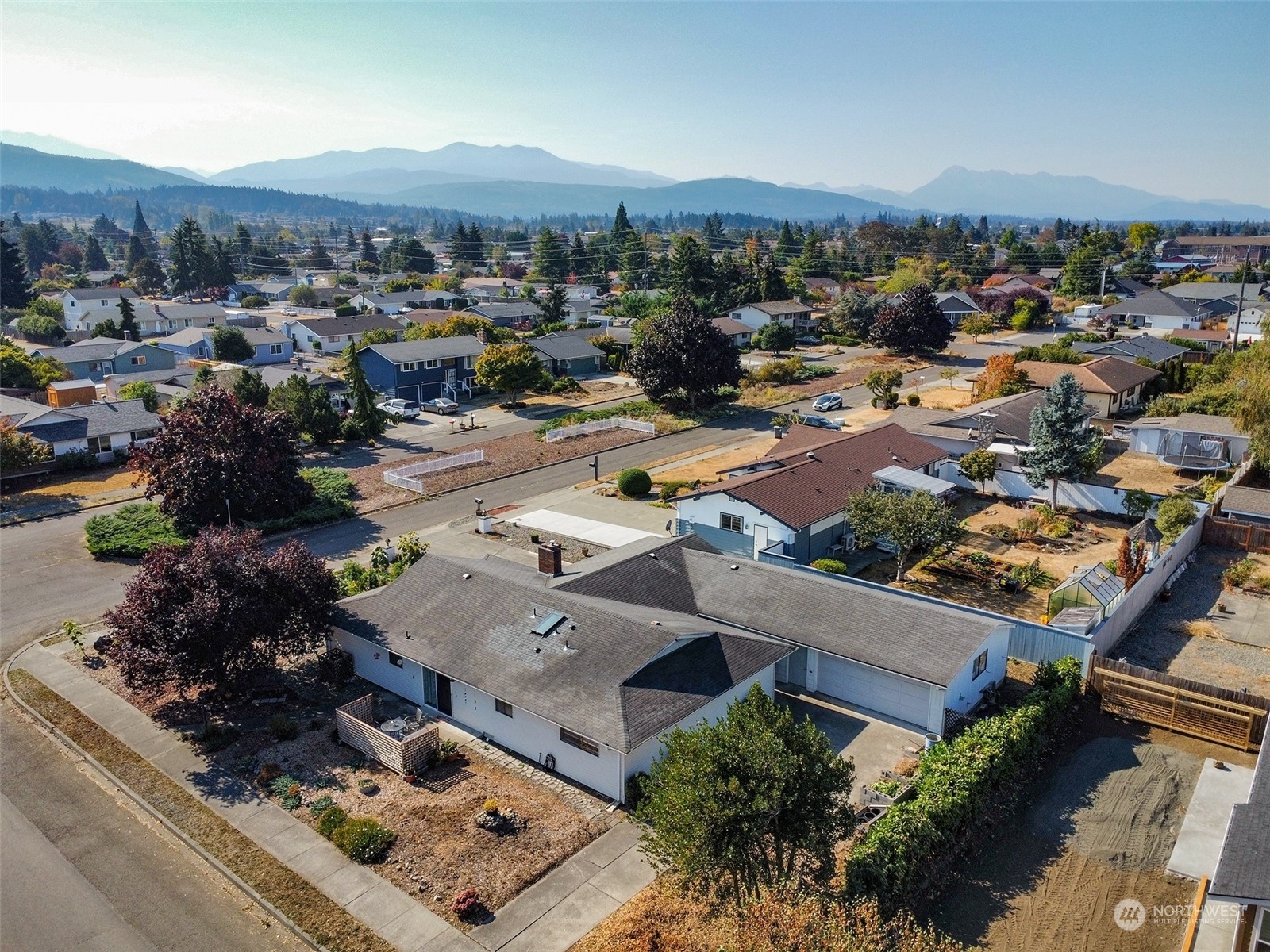 Property Photo:  518 E Willow Street  WA 98382 