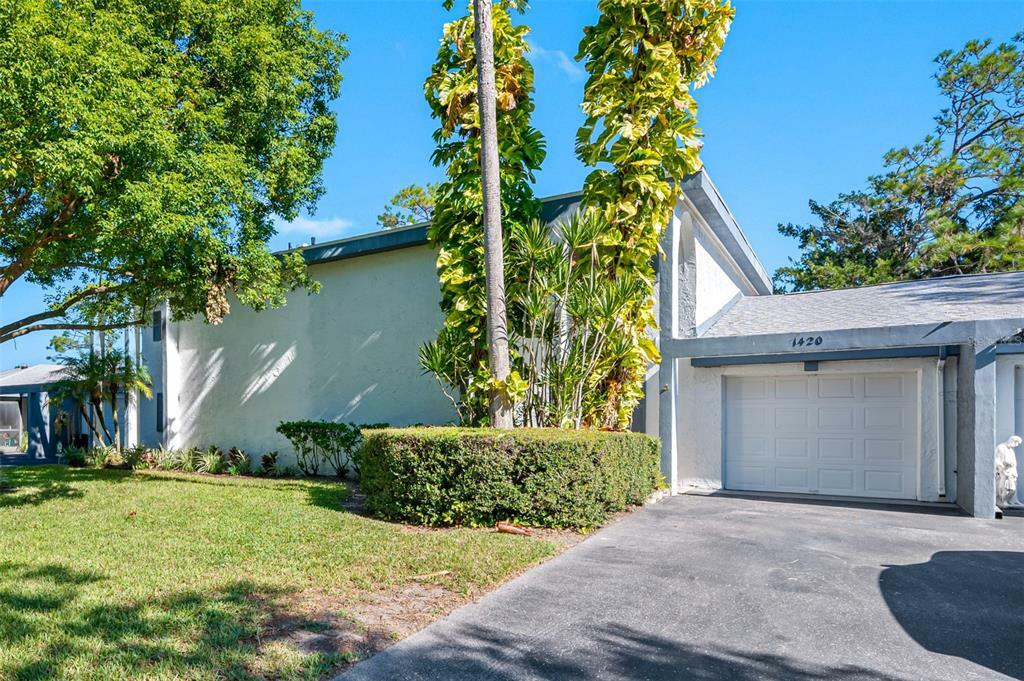 Property Photo: 1420 Palmer Lane FL 34685
