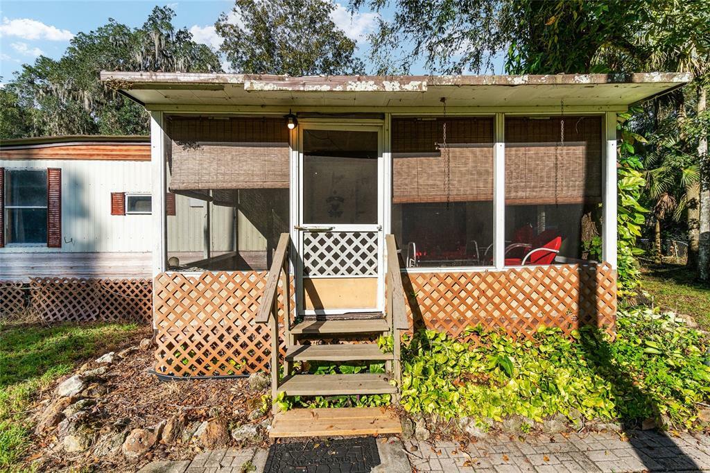 Property Photo:  2540 Cr 426E  FL 33538 