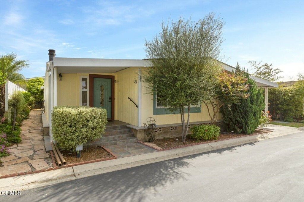 Property Photo:  4700 Aurora Drive #33  CA 93003 