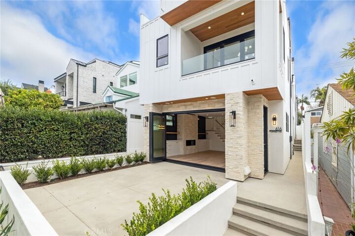 Property Photo: 616 Poinsettia Avenue CA 92625