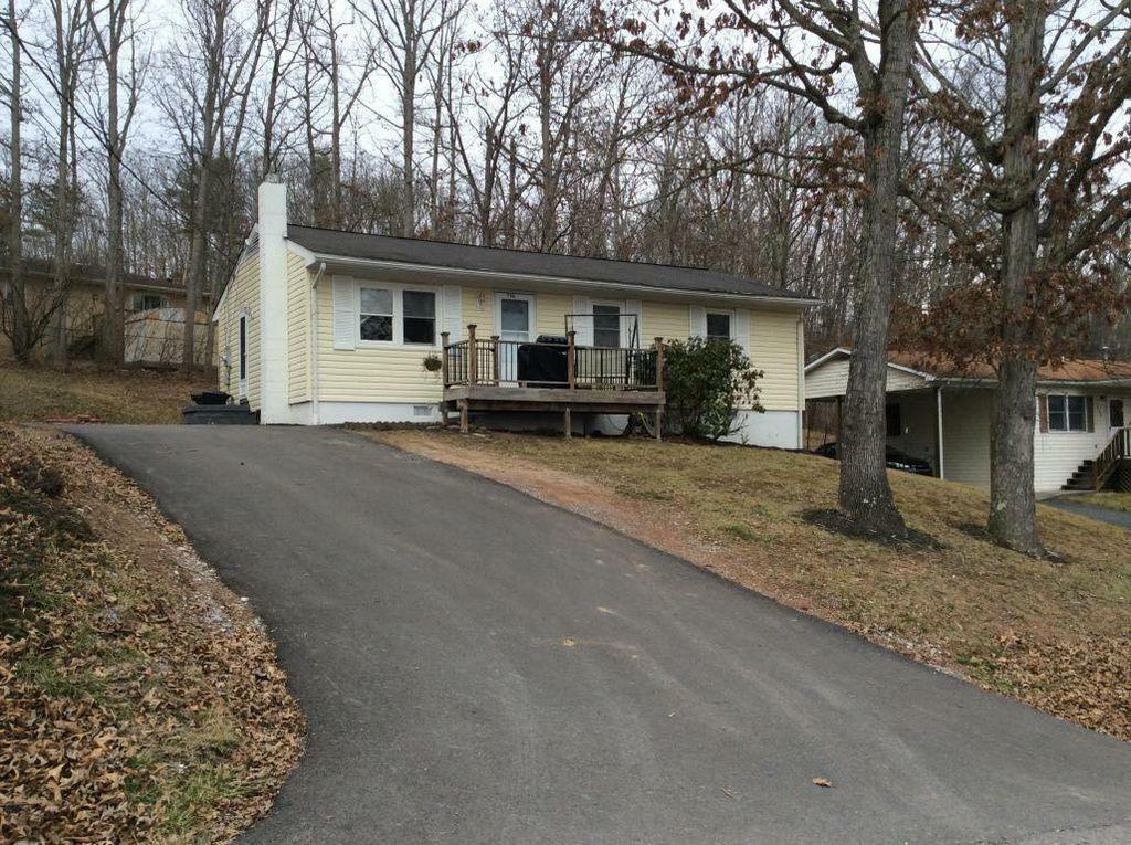 Property Photo: 790 Wildwood Ave WV 24901