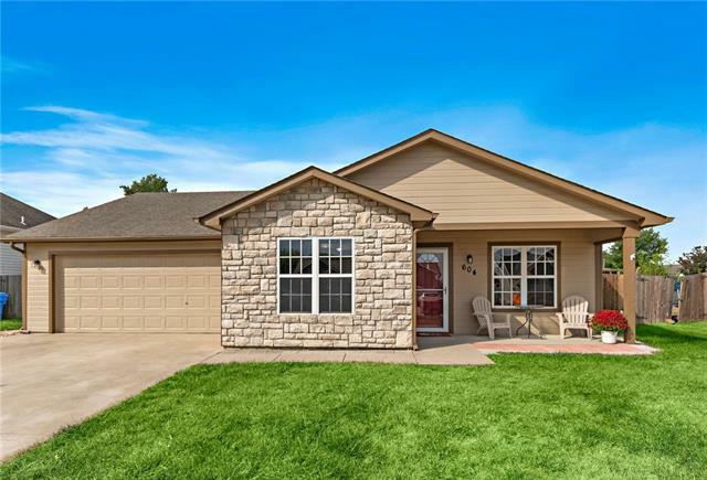 Property Photo:  604 High Prairie Place  KS 66086 