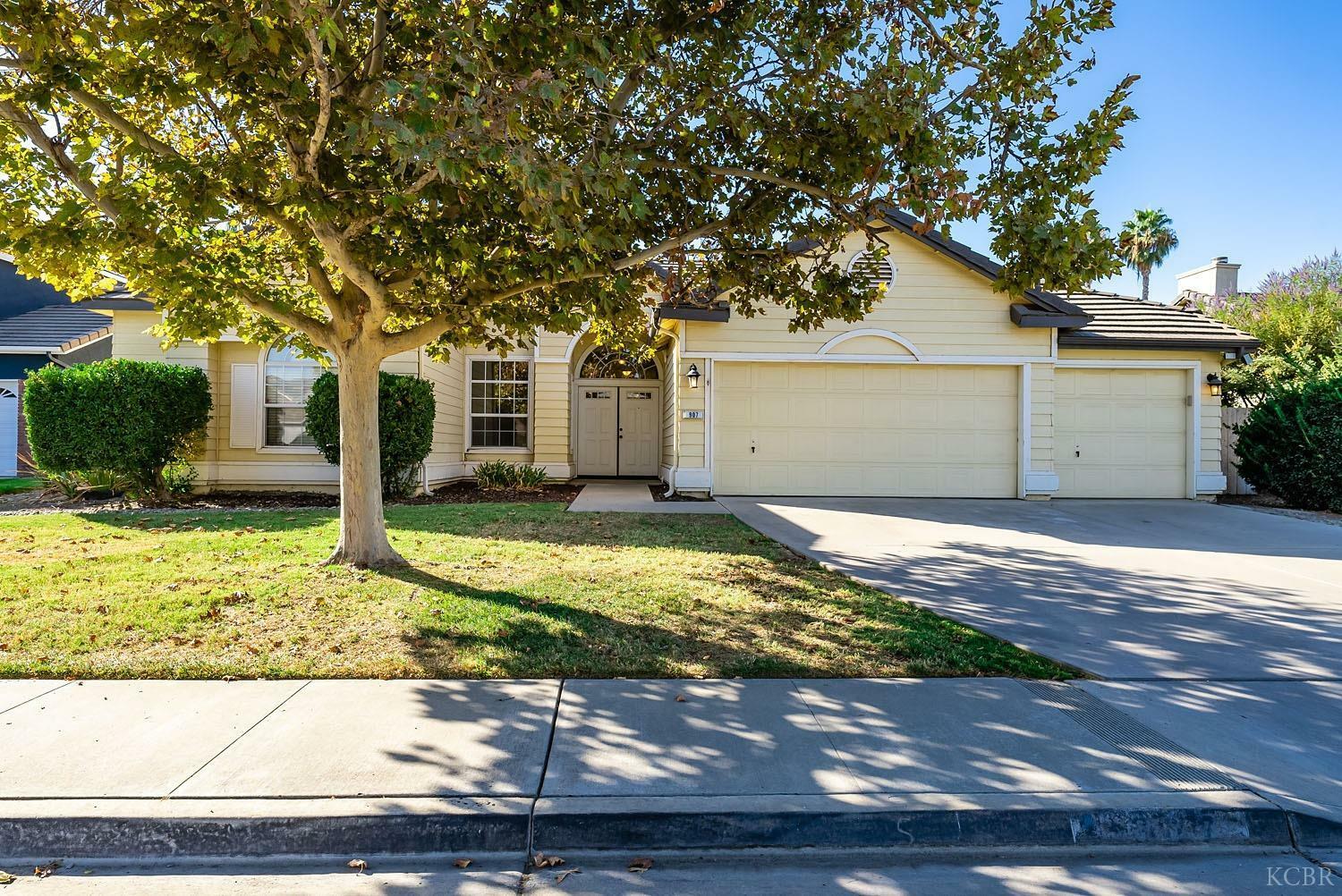 Property Photo:  907 E Willow Circle  CA 93230 