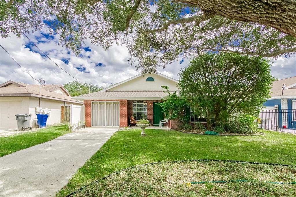 Property Photo:  11724 Lynn Brook Circle  FL 33584 