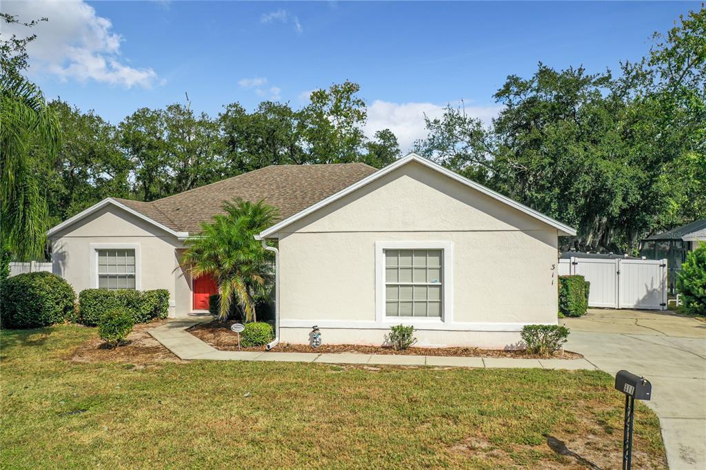 Property Photo: 311 Paradise Woods Place FL 33896