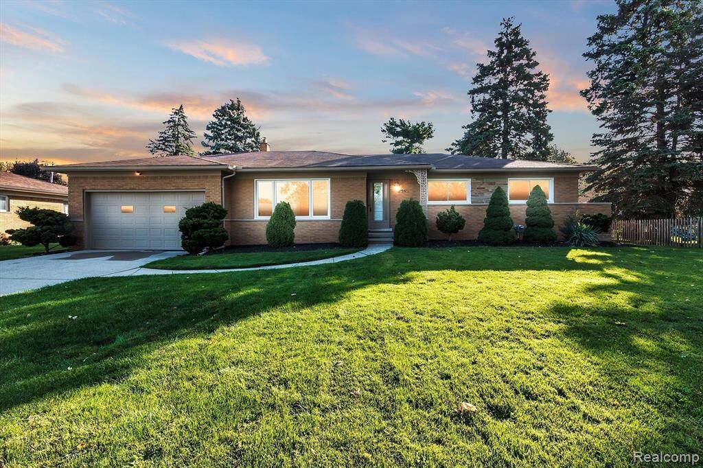 Property Photo:  37542 Andrew Drive  MI 48312 1818 