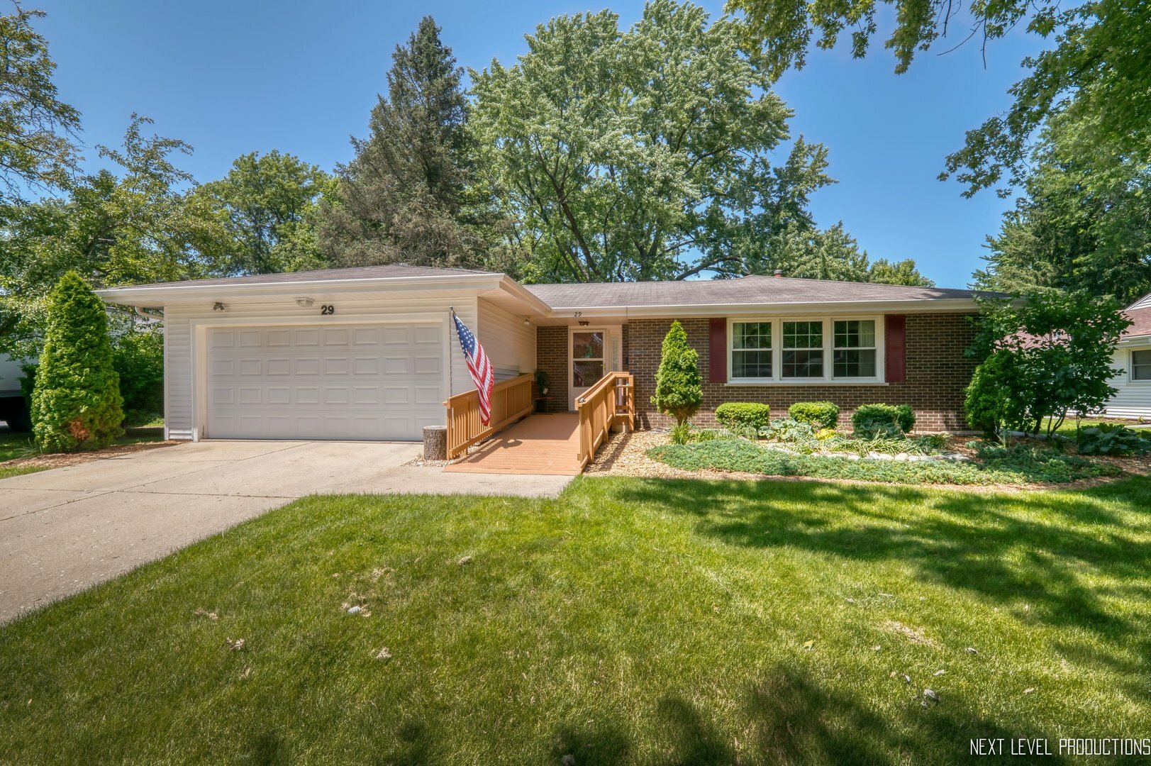 Property Photo:  29 Swift Lane  IL 60565 