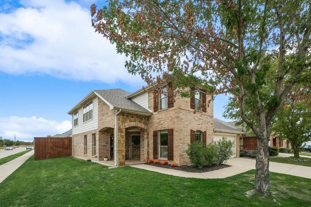 Property Photo:  3901 Madison Lane  TX 76208 