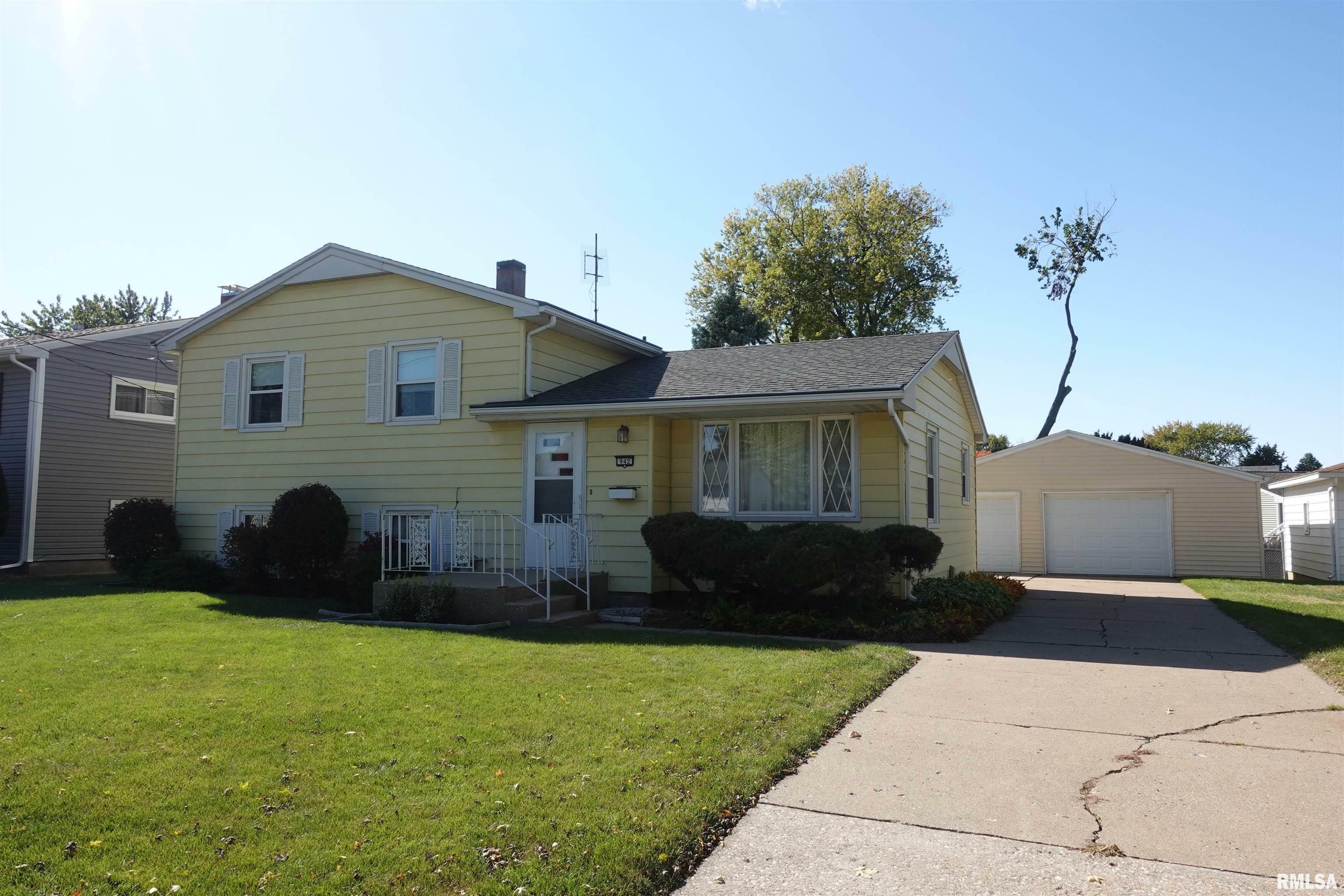 Property Photo:  942 Hawkinson Avenue  IL 61401 