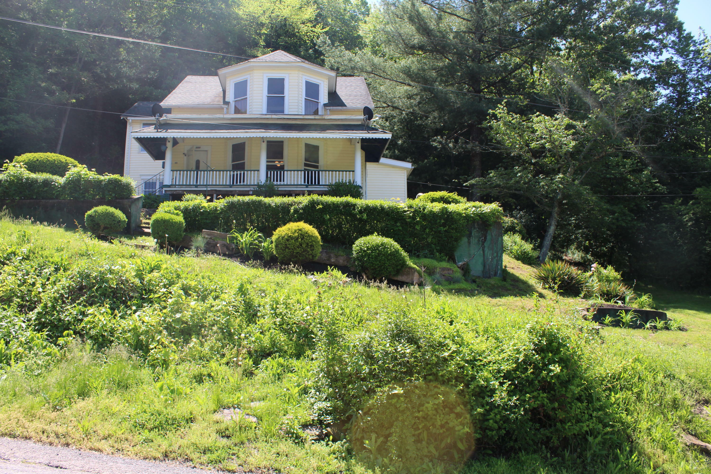 Property Photo:  500 James St  WV 25951 