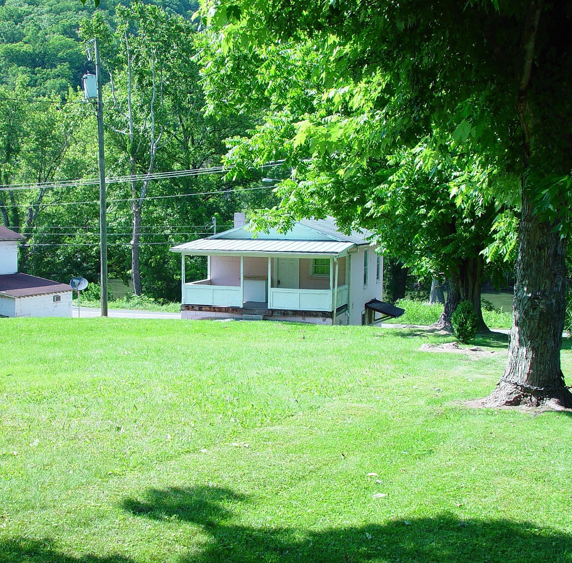 Property Photo: 1300 Greenbrier Dr WV 25951