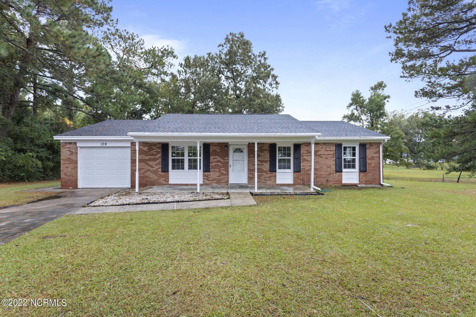 Property Photo:  109 Royal Court  NC 28546 