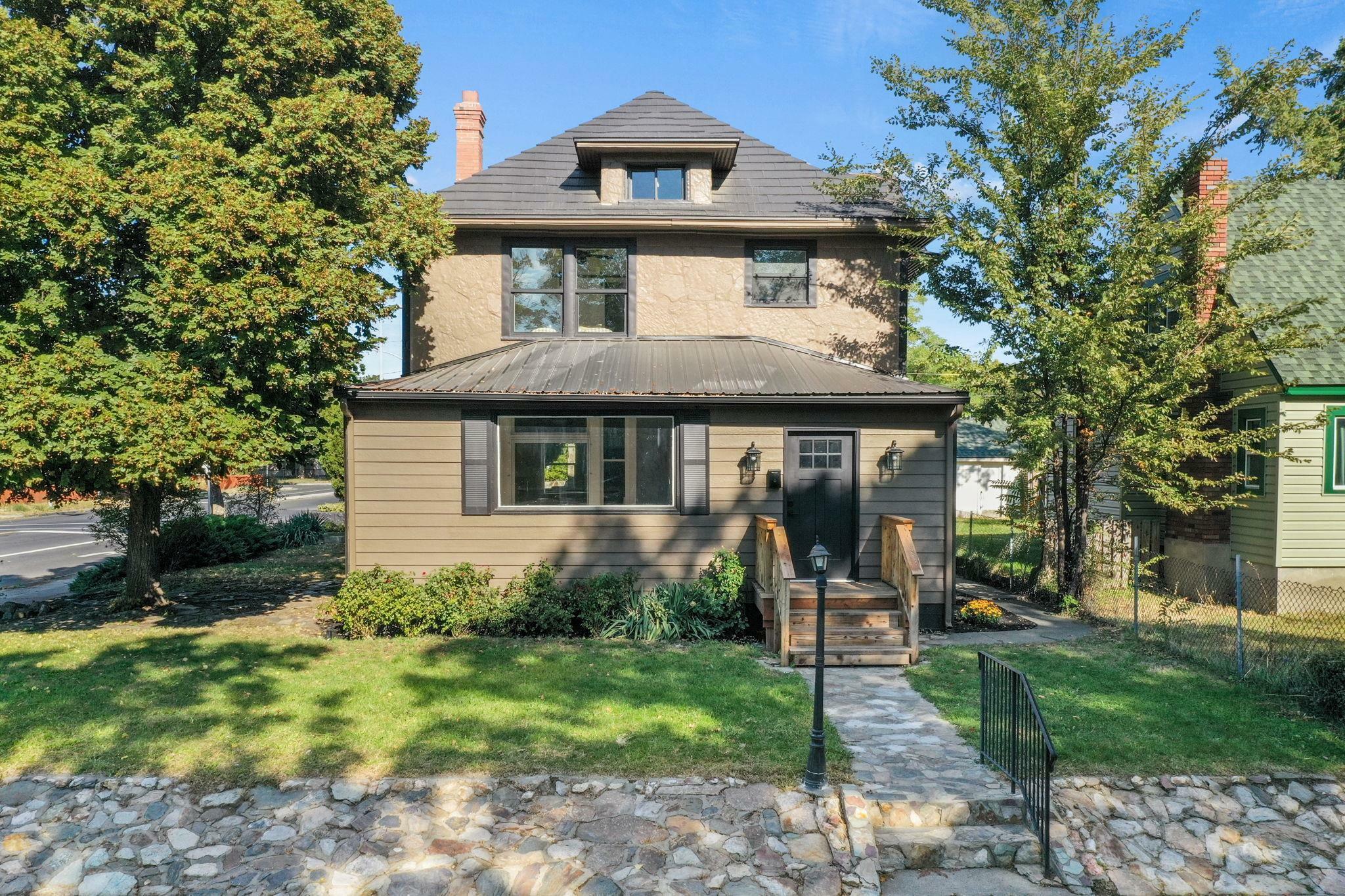 Property Photo: 730 W Chelan Ave WA 99205
