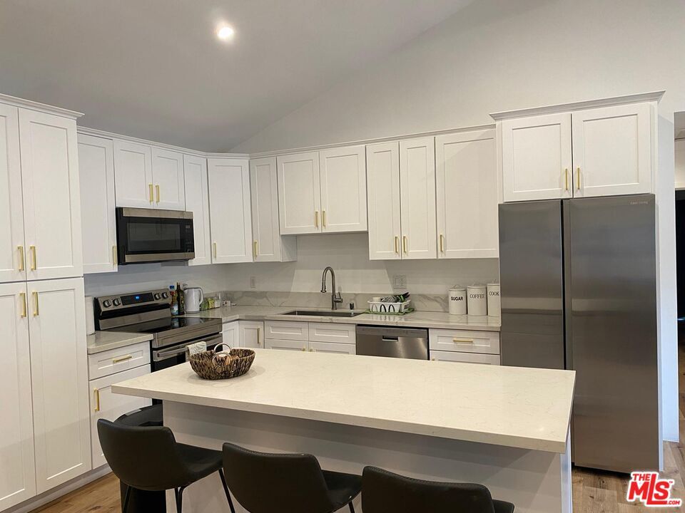 Property Photo:  4522   Stern Ave 4522  CA 91423 