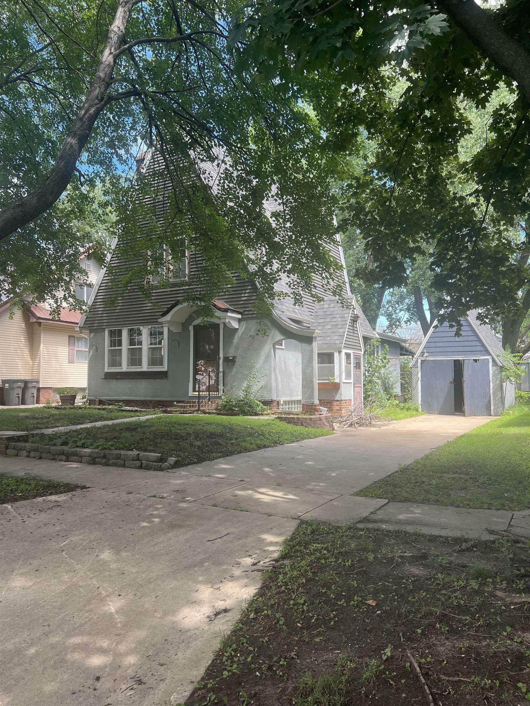 Property Photo:  309 3rd Ave SE  IA 50662 