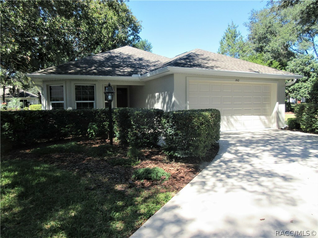 Property Photo:  1912 N Havershall Point  FL 34429 