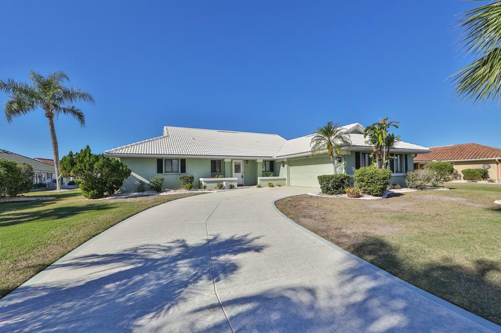 Property Photo:  1819 Wolf Laurel Drive  FL 33573 