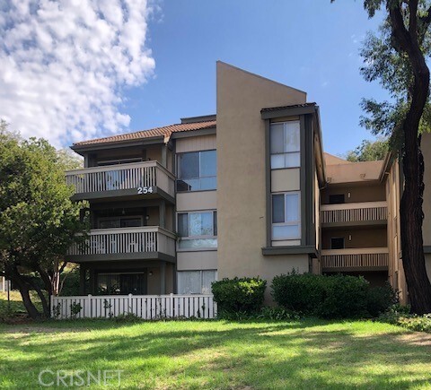 Property Photo: 254 Sequoia Court 33 CA 91360