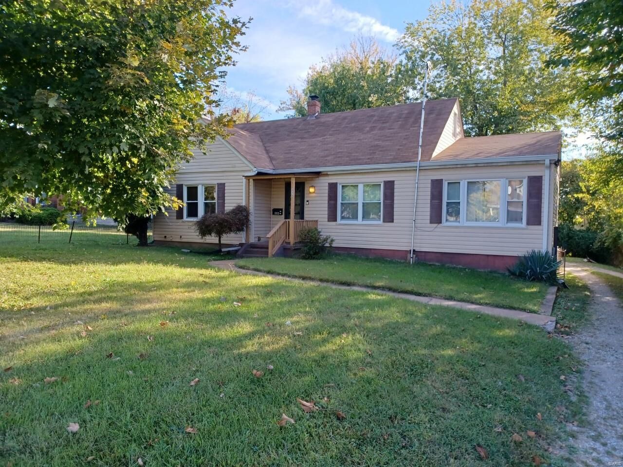 Property Photo:  836 N Florissant Road  MO 63135 