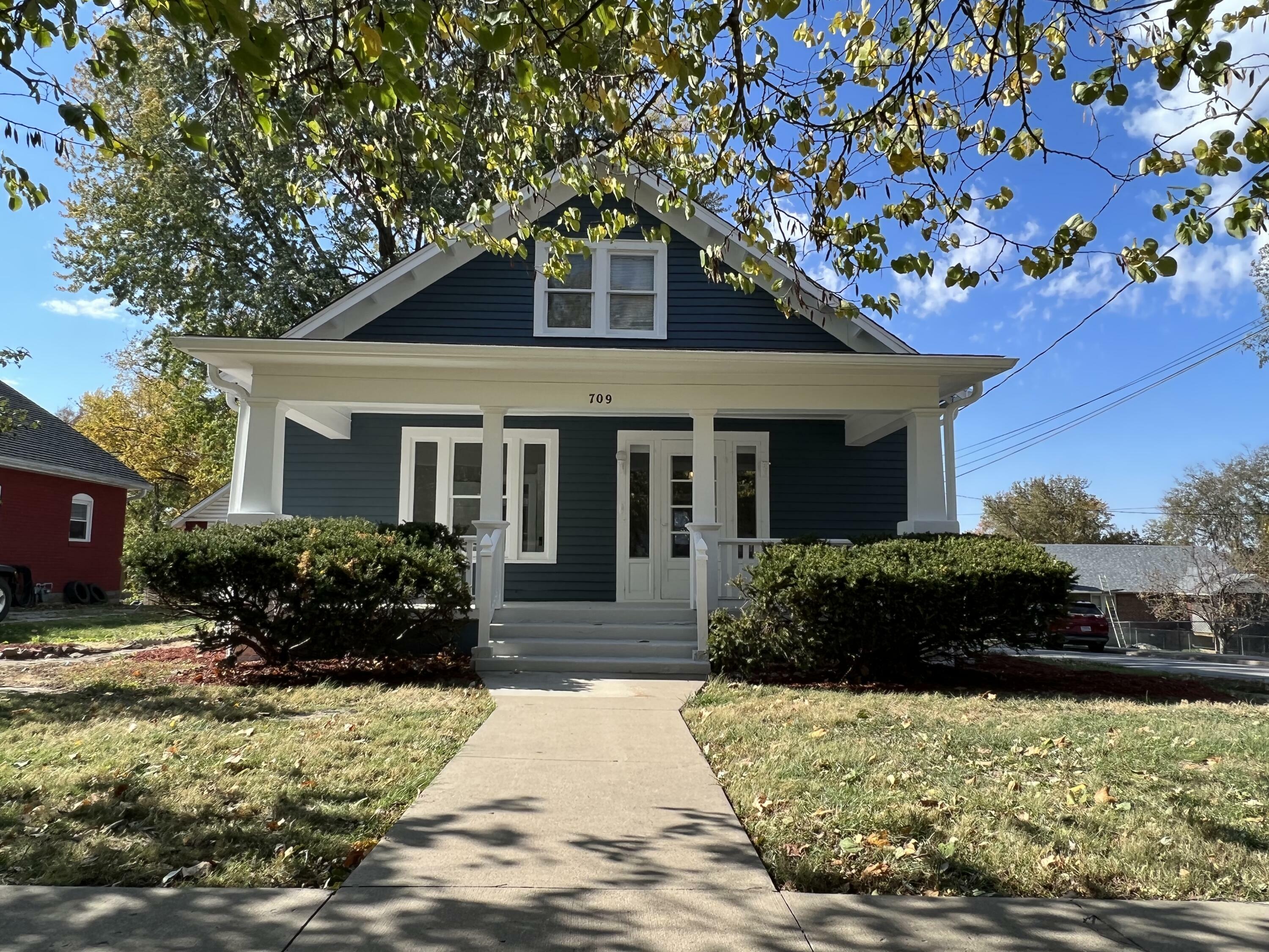 Property Photo:  709 Pendleton Ave  MO 65233 