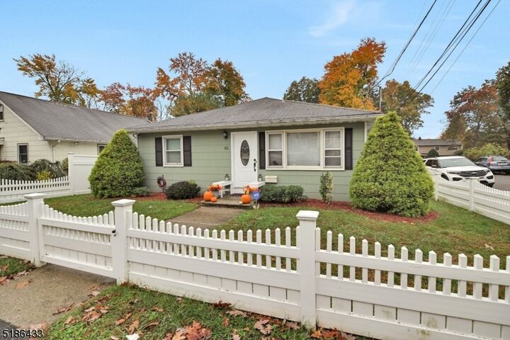 55 Edgewood Rd  Ringwood Boro NJ 07456 photo